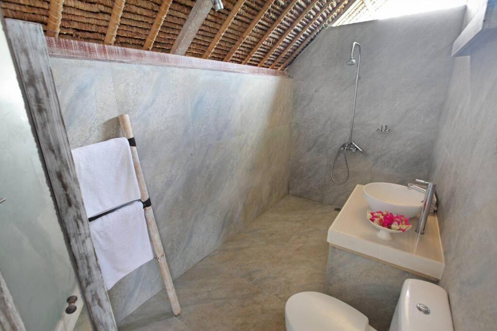 Villa Lumba Lumba - Oceanfront & Spectacular View! Lembongan Buitenkant foto