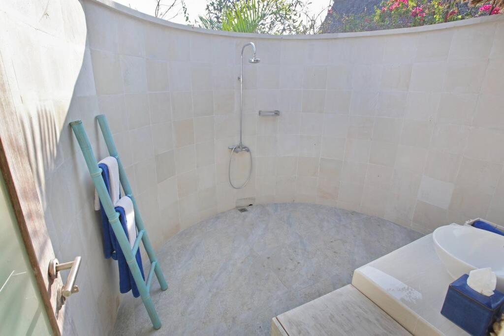 Villa Lumba Lumba - Oceanfront & Spectacular View! Lembongan Buitenkant foto