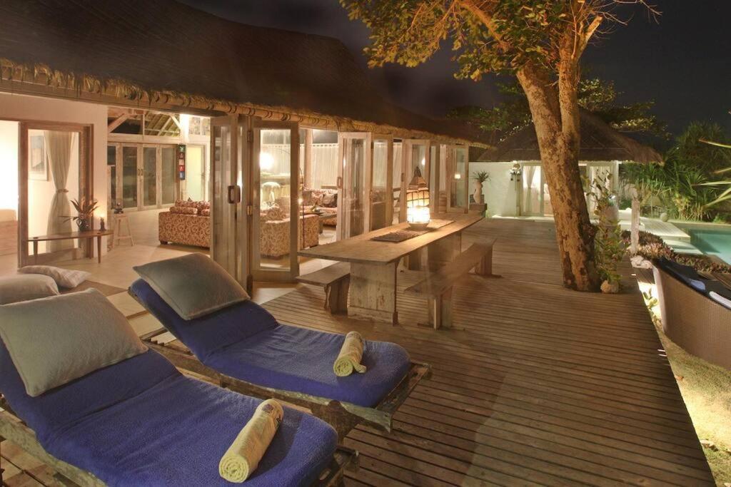 Villa Lumba Lumba - Oceanfront & Spectacular View! Lembongan Buitenkant foto